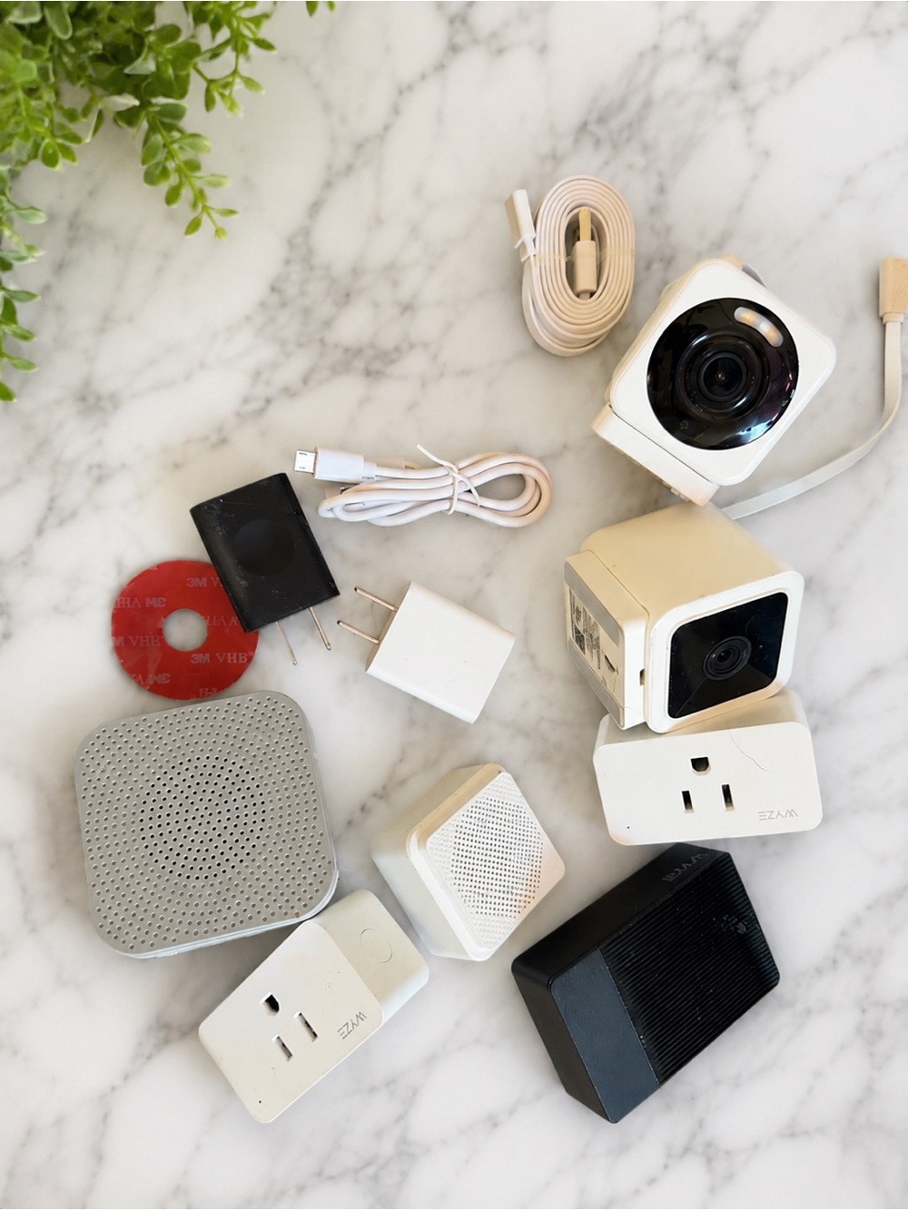 Wyze Smart Home Bundle Cam v4, 3 Wyze Plugs, Wyze Chime & Chime Pro